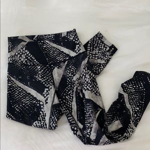 Lulu lemon black and white patterned leggings